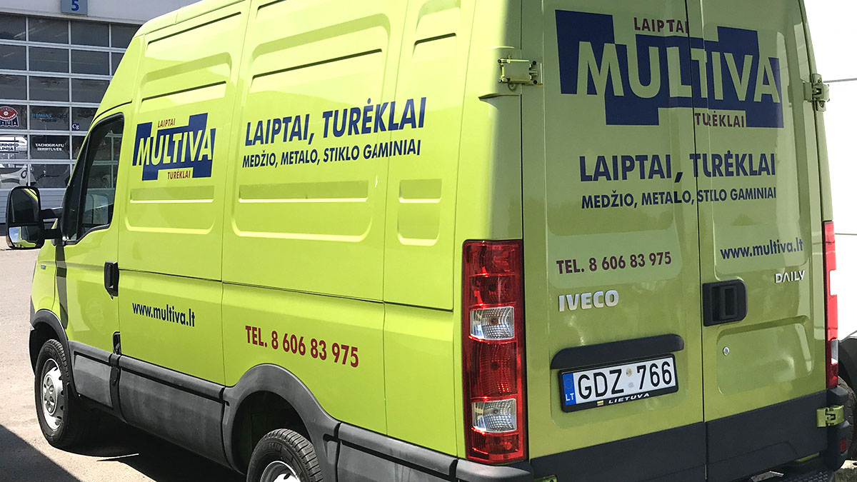 Reklama ant automobilių darbai